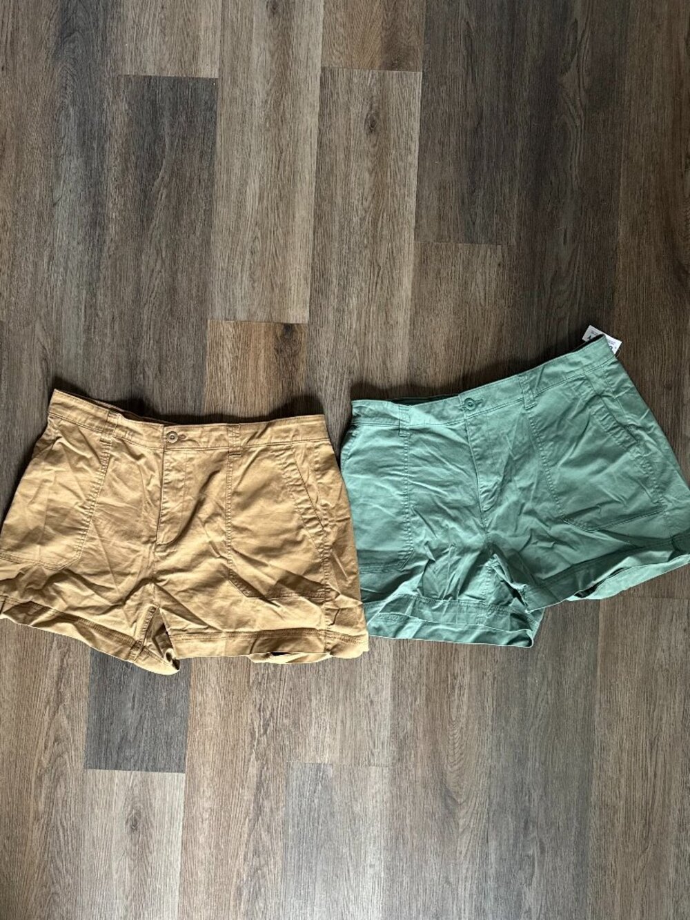 Old Navy OG Chino Shorts Size XL in Khaki and Olive Green NWT